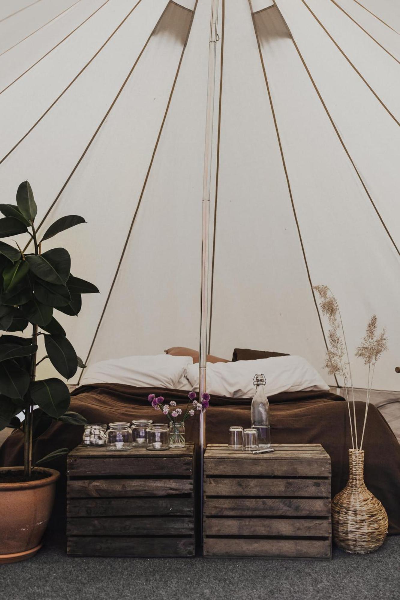 Luxury tent Falkeroed - Lyxig Glamping I Naturreservat Ink Frukost *
